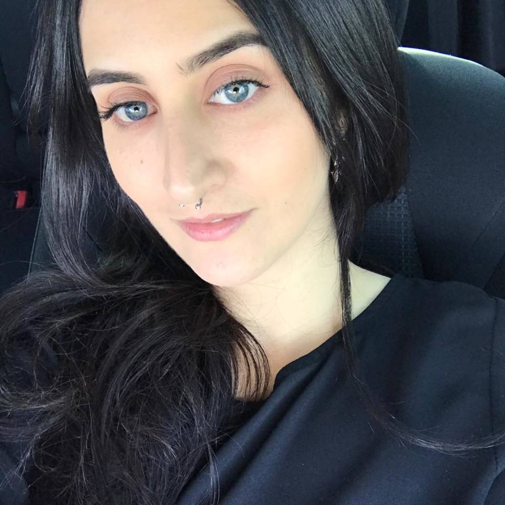 Meet your Posher, Adriana